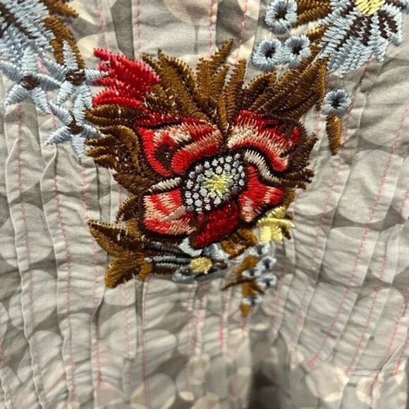 COMO No? By Biz Embroidered Gray Cotton Pintuck Peasant Top size Small‎ - Picture 7 of 7